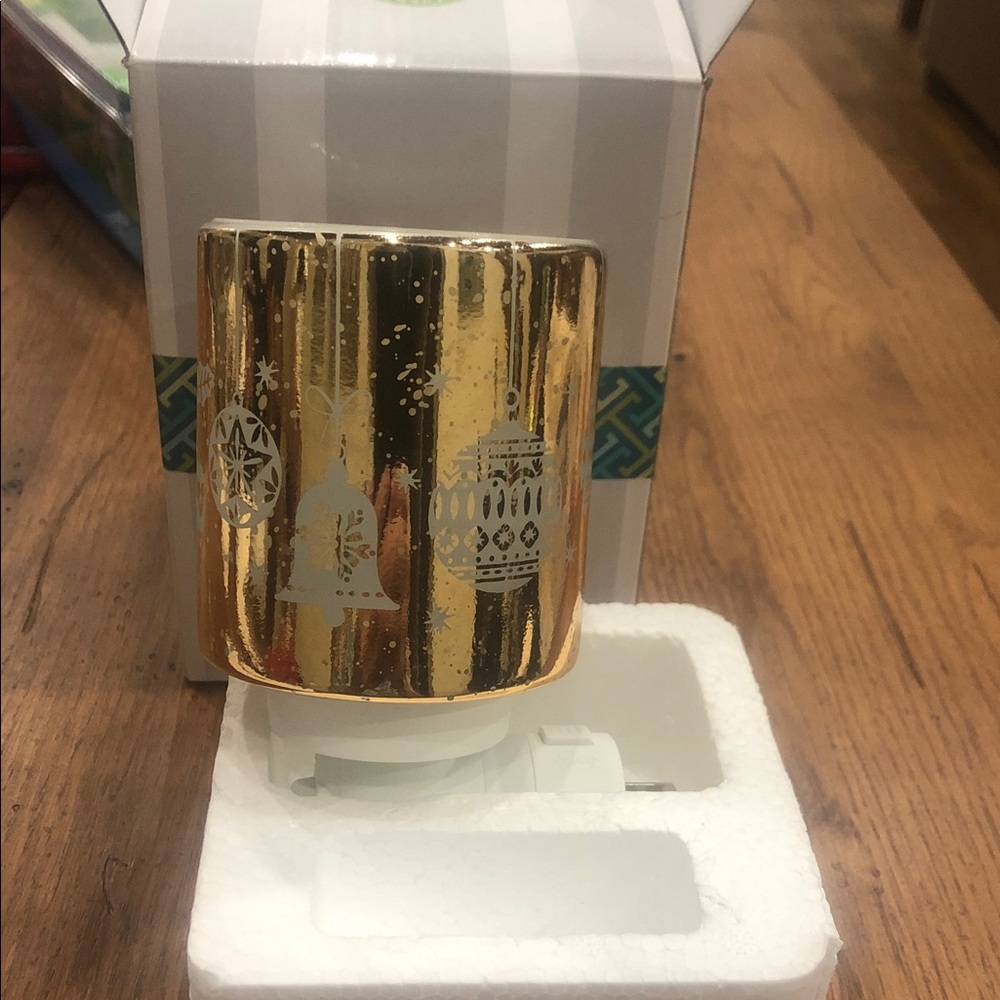 Scentsy Gold Warmer with Festive Design Adorn mini gold toned faux mercury glass